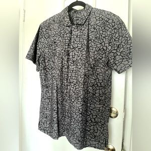 INC Large short sleeve button up Gray/Blk shirt